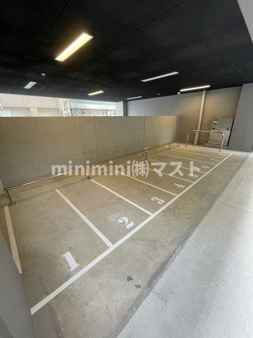 S-RESIDENCE難波大国町dominaの駐車場