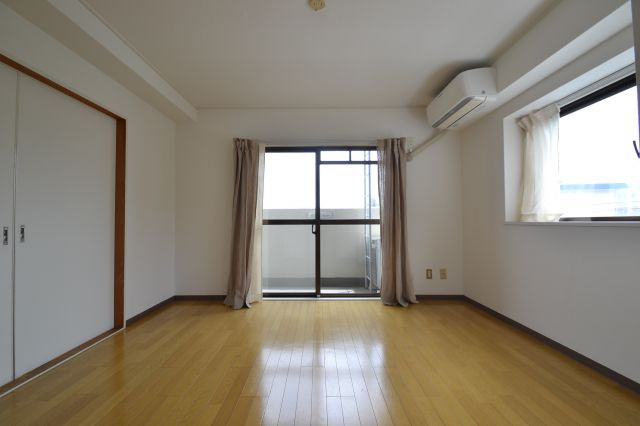 トーカンキャステール山本通の居間・リビング