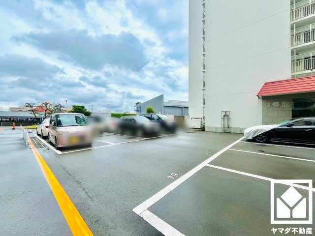 桂川ハイツ３号館の駐車場