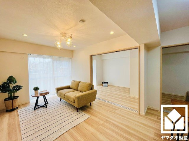 桂川ハイツ３号館の居間・リビング