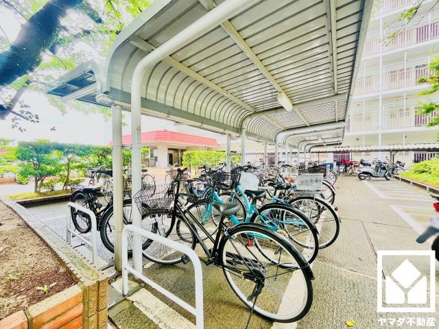 桂川ハイツ３号館の駐輪場