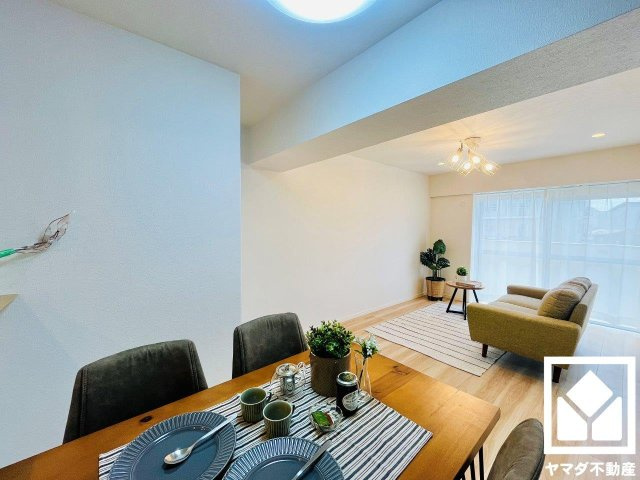 桂川ハイツ３号館の居間・リビング