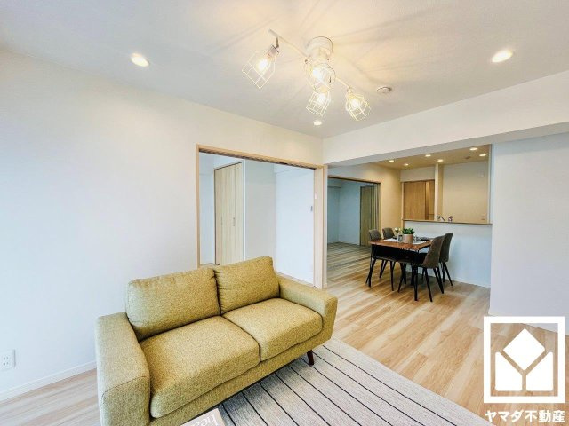 桂川ハイツ３号館の居間・リビング