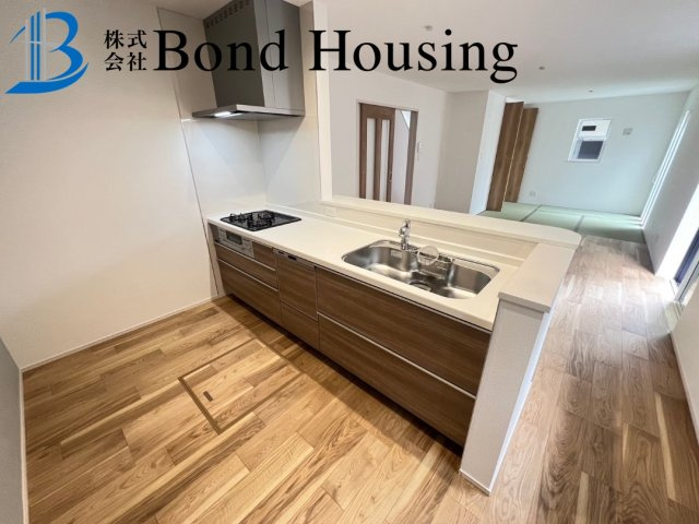 駐車２台　全室南向き　大久保町山手台２丁目 2号棟 新築戸建のキッチン