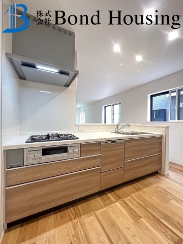 駐車２台　全室南向き　大久保町山手台２丁目 2号棟 新築戸建のキッチン