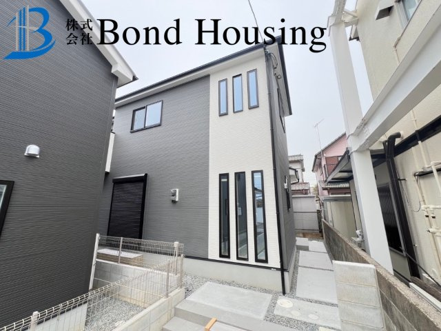 駐車２台　全室南向き　大久保町山手台２丁目 2号棟 新築戸建の外観