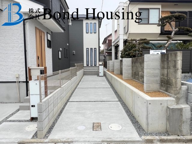 駐車２台　全室南向き　大久保町山手台２丁目 2号棟 新築戸建のバルコニー