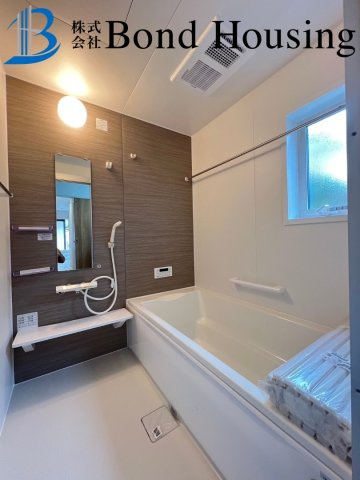 駐車２台　全室南向き　大久保町山手台２丁目 2号棟 新築戸建の浴室