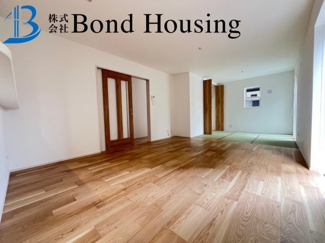 駐車２台　全室南向き　大久保町山手台２丁目 2号棟 新築戸建の洋室