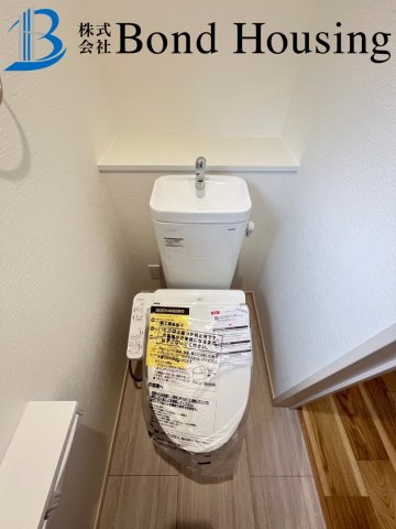 駐車２台　全室南向き　大久保町山手台２丁目 2号棟 新築戸建のトイレ