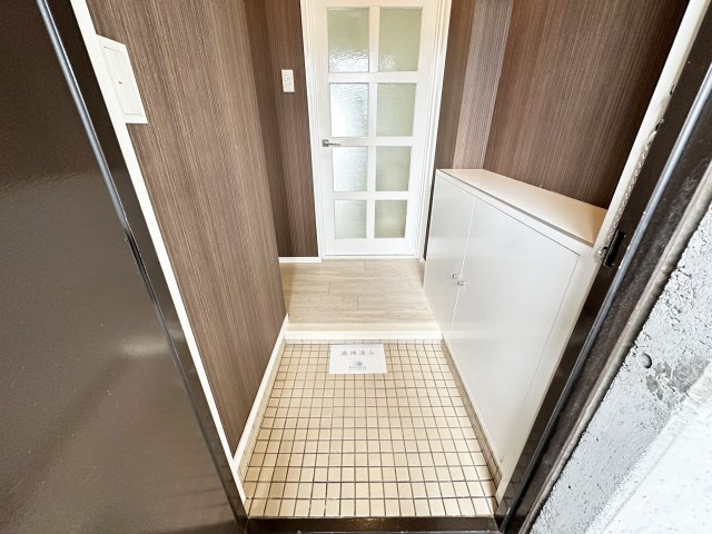 サワベマンションの玄関