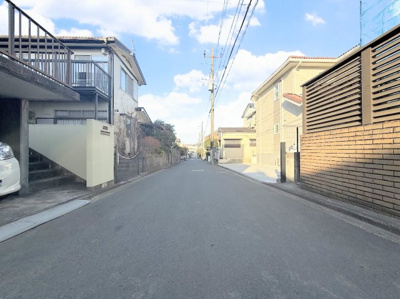 【前面道路含む現地写真】 | ◆◇南舞岡新築住宅◇◆ | ◆前面道路も幅員があり車の運転も安心！前面道路は閑静な住宅地。車通りの少ない道路です。お子様にも安心です。