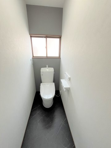 【トイレ】 | 仲介手数料無料！西岐波小学校に通えるリフォーム済み中古住宅　宇部市今村北１丁目 | ゆったりとした空間のトイレです