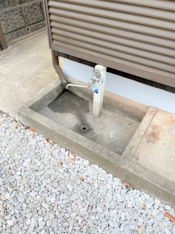 【駐車場】 | 仲介手数料無料！西岐波小学校に通えるリフォーム済み中古住宅　宇部市今村北１丁目 | 立水栓も付いています