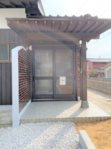 【エントランス】 | 仲介手数料無料！西岐波小学校に通えるリフォーム済み中古住宅　宇部市今村北１丁目 | 玄関です