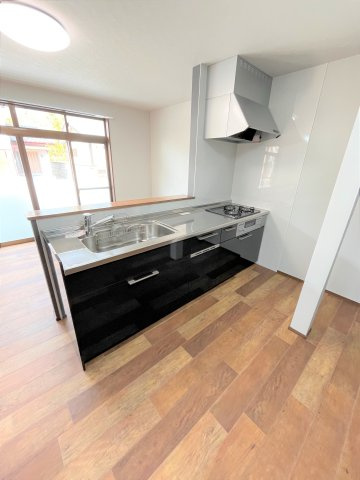 【キッチン】 | 仲介手数料無料！西岐波小学校に通えるリフォーム済み中古住宅　宇部市今村北１丁目 | 使い勝手の良いシステムキッチンで楽しくクッキング♪