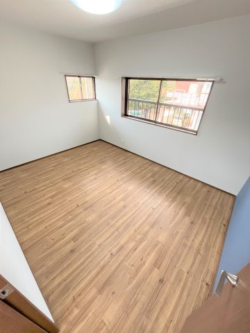 【洋室】 | 仲介手数料無料！西岐波小学校に通えるリフォーム済み中古住宅　宇部市今村北１丁目 | ２面採光の明るいお部屋で健やかな毎日