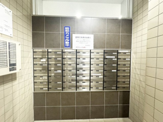 【その他共用部分】 | メールボックスもスタイリッシュです。どんな表札をつけようか楽しみが広がります。