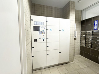 【その他共用部分】 | 宅配ボックス付きで不在時のお荷物も受け取れます。