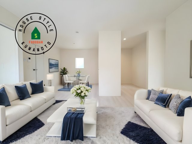 菊池郡大津町大字大津第1-3棟（2号棟）の居間・リビング|明るく開放的なリビングダイニングは豊かな陽光が注ぎ込み、やすらぎの空間を演出してくれます。ご家族で楽しいひとときをお過ごし下さい。※家具はCGを合成したものです。