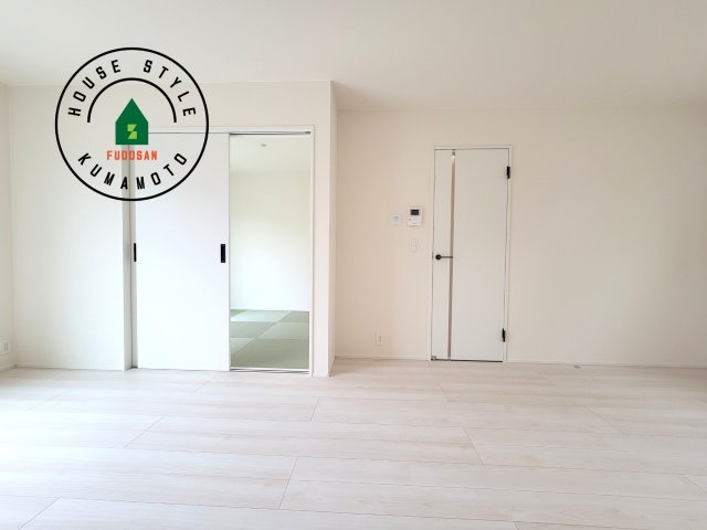 菊池郡大津町大字大津第1-3棟（2号棟）の居間・リビング|多くの時間を過すことになるリビングだからこそ、いつも穏やかな空間・解放感が味わえ毎日が充実します。