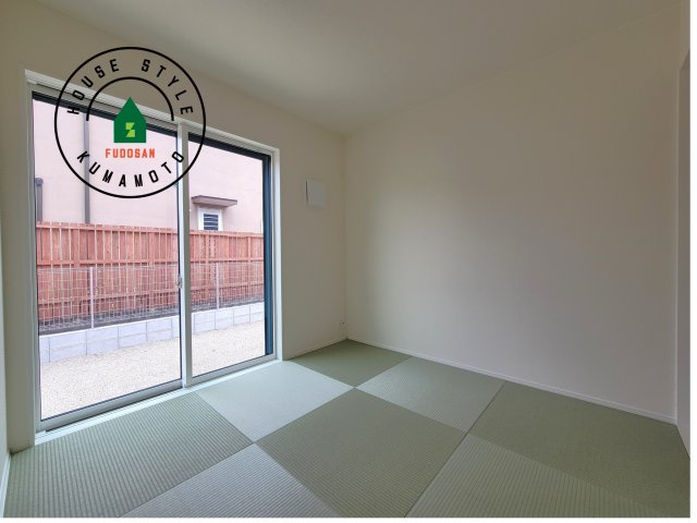 菊池郡大津町大字大津第1-3棟（2号棟）の和室|和室を上手に活用すると暮らし方の幅が広がります。例えば普段は開け放して、子供の小さいうちはお昼寝や遊びのスペースに。畳はソフトなので転んでもケガをしにくく安心です