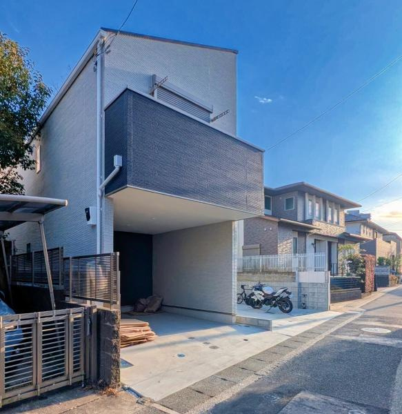 横浜市栄区笠間２丁目の新築一戸建の前面道路含む現地写真|落ち着いた街並みになります。
是非一度、現地へお越しください。 
ご自宅までの送迎もいたします