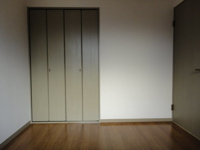 ベルエアーの洋室