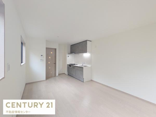 【居間・リビング】 | 市岡３丁目　新築戸建 | 陽当り良好なリビングダイニングキッチン！