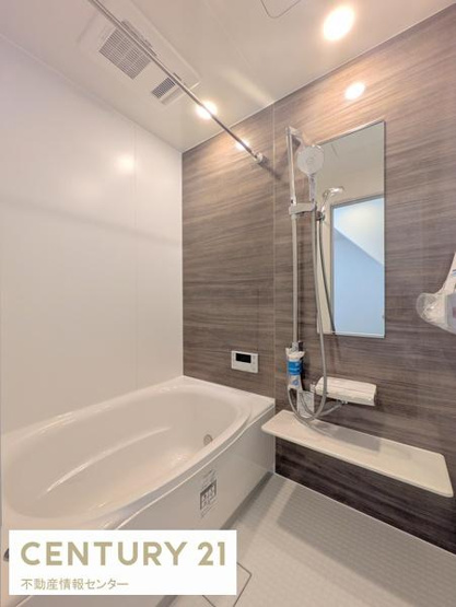 【浴室】 | 市岡３丁目　新築戸建 | 浴室暖房乾燥機付きのバスルーム！
雨の日の洗濯物も楽々です！