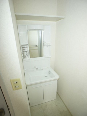 【独立洗面台】 | ラフォーレ・コートA | 洗髪洗面化粧台と洗濯機置き場があります♪