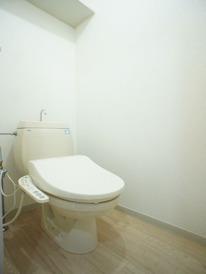 【トイレ】 | ラフォーレ・コートA | 温水洗浄暖房便座機能付きです♪