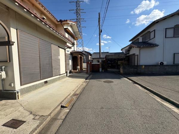 和歌山市野崎　中古戸建の前面道路含む現地写真