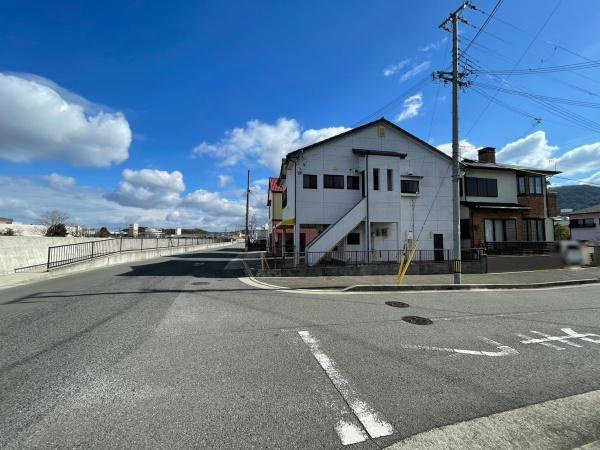 和歌山市三葛　住宅付店舗の前面道路含む現地写真