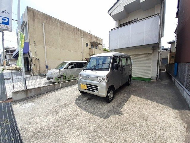 城見町アパ－ト付店舗Ⅰの駐車場