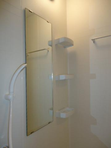 メゾンド・ショコラの浴室|バス鏡＆棚