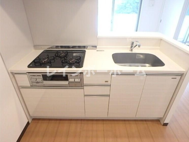 【仲介手数料：50％OFF】対象物件！のキッチン|コンパクトなキッチンで掃除もラクラク
