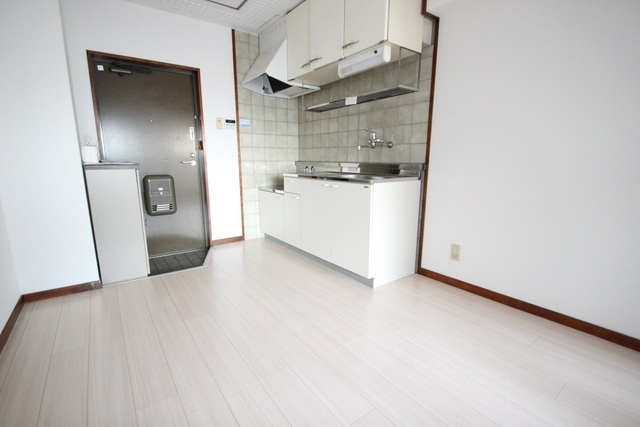 第８８東白島ビルの居間・リビング|使いやすい居間です