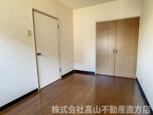 直方市大字直方のアパートの洋室