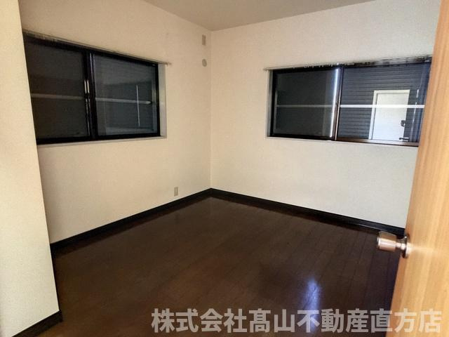 直方市大字直方のアパートの居間・リビング