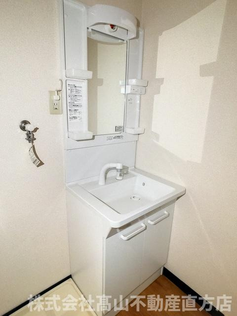 直方市大字直方のアパートの洗面所