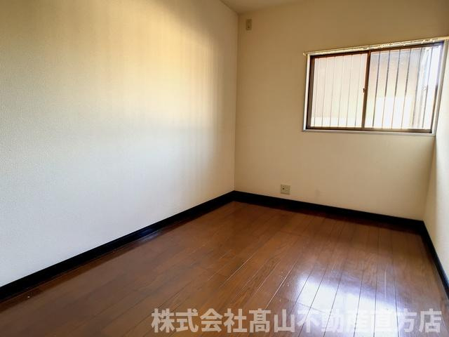 直方市大字直方のアパートの洋室