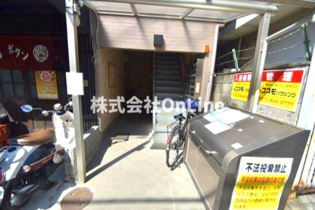 明美マンションのエントランス