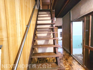 【内装】 | 尼崎市南清水中古戸建　リフォームを楽しみましょう | ２階への階段です♪手すり付きで安心・安全です！！
