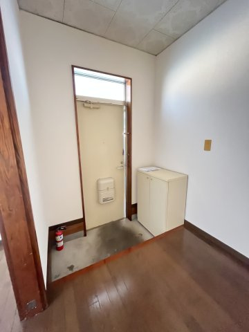 村上貸家の玄関