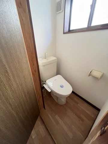 村上貸家のトイレ