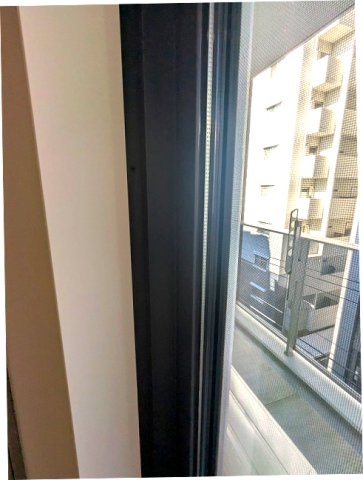 SEASON FLATS上野稲荷町の設備|防音性・防犯性・遮熱効果の高いペアサッシの窓です