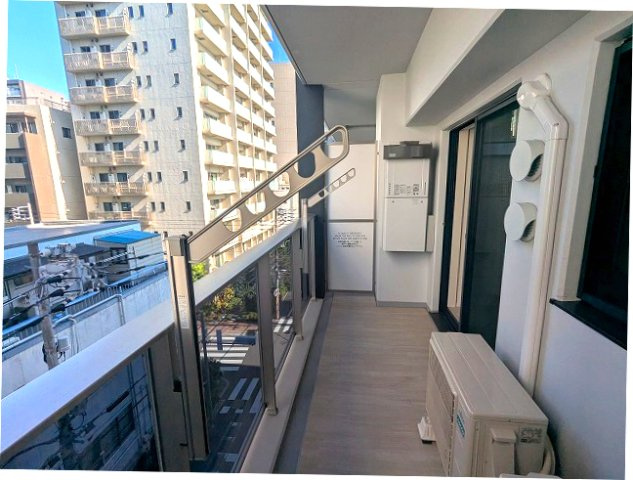 SEASON FLATS上野稲荷町の設備|5F、ワイドバルコニー、洗濯物干せます