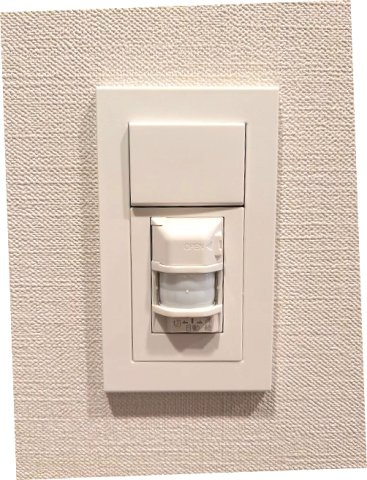 SEASON FLATS上野稲荷町の設備|人感センサー付玄関ライトです