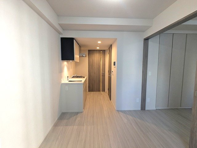 SEASON FLATS上野稲荷町の居間・リビング|インターネット無料、エアコン2台付